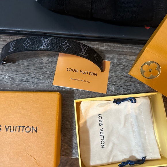 Louis Vuitton LV Slim Bracelet Adjustable Size - Picture 4 of 4